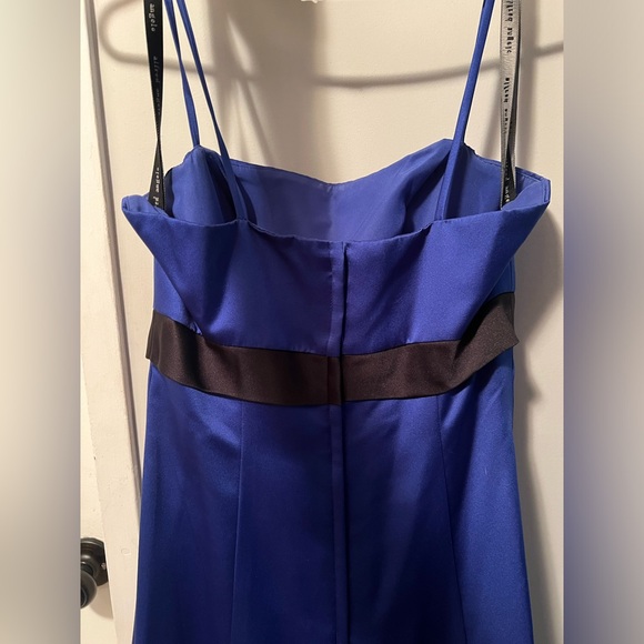 Blue floor length bridesmaid/grad dress with crinolin underneath - Picture 5 of 10